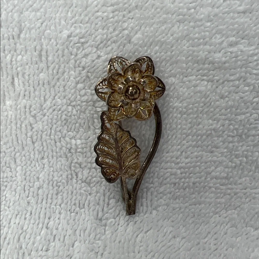 Antique Elegant Gold floral brooch in floating frame - Picture 3 of 5